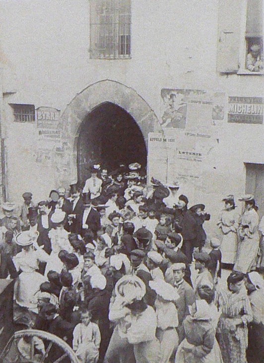 Sortie de messe à Rivesaltes