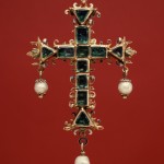 Croix en or, émail, perles et émeraudes, Espagne, XVIIe s.