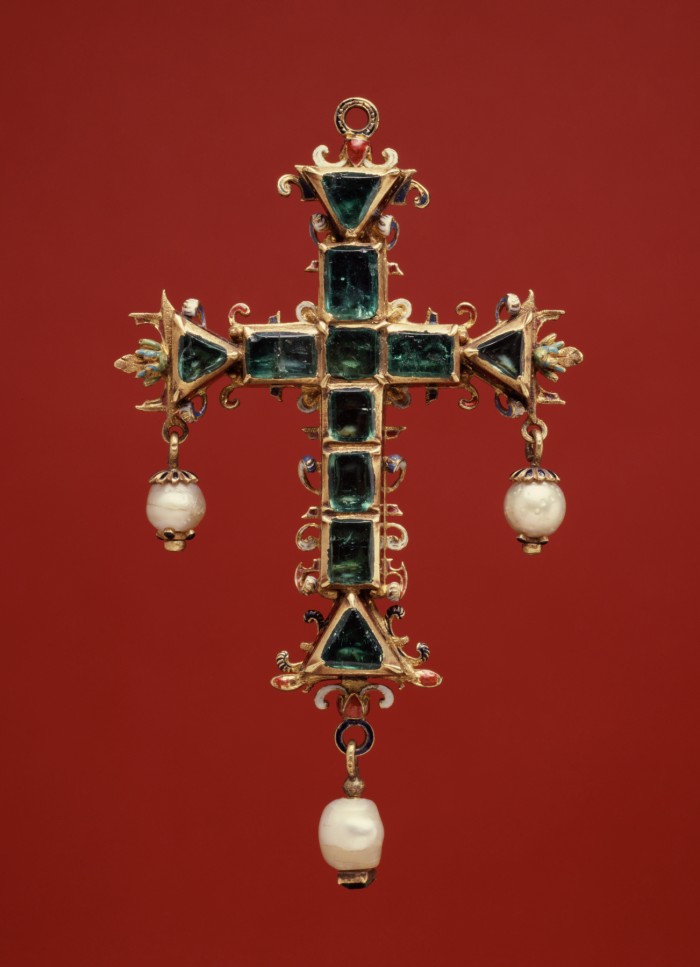 Croix en or, émail, perles et émeraudes, Espagne, XVIIe s.