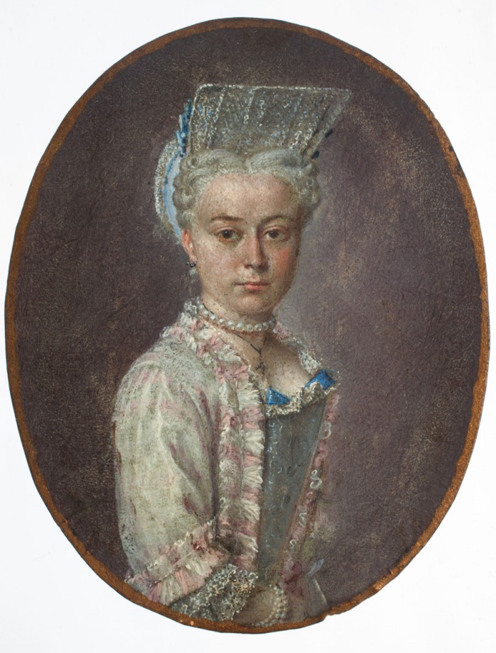 Portrait de jeune femme en coiffe à la Fontange.