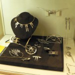 collection de bijoux réalisés par les étudiants de lécole de Turnov en Tchéquie