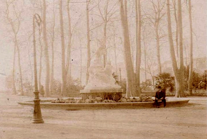 Perpignan, la fontaine monumentale au square.