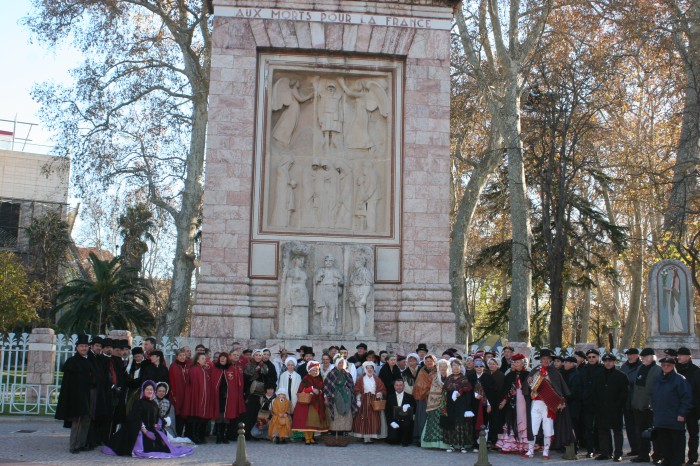 Participant costumés de la saint Eloi 2012