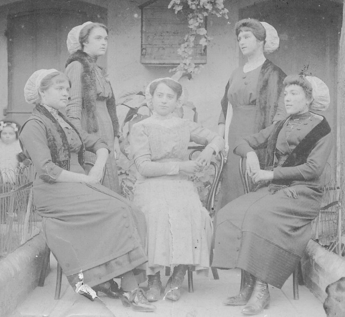 coiffes, roussillonnaises en bonnets vers 1910