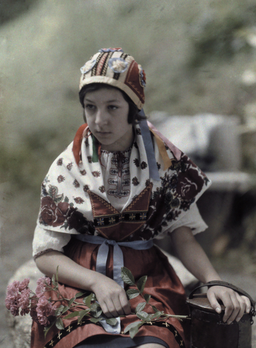 jeune fille portant le cascarinet.