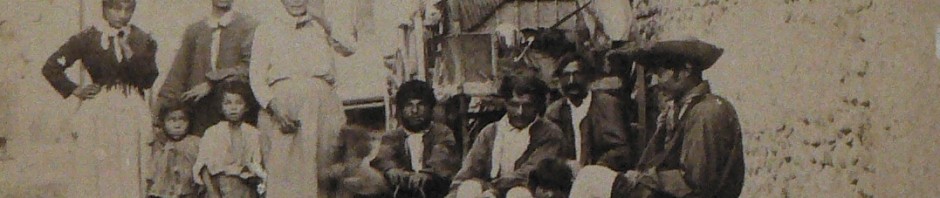 Gitans à Rivesaltes, vers 1895, fonds icono Institut du Grenat. .