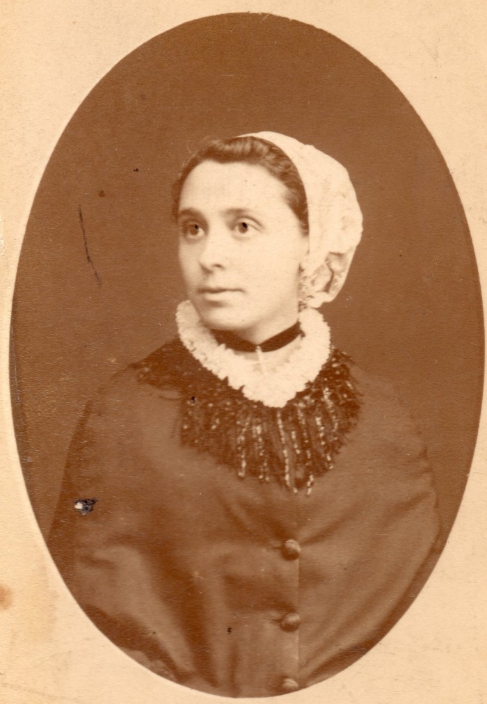 MITJAVILE Marie Almaïde Antoinette, Photo Provost, Perpignan, vers 1880.