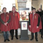 Le Président et deux membres de la Confrérie du Grenat de Perpignan.