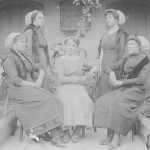 Roussillonnaises en bonnets vers 1910