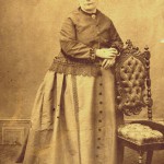 Femme des Pyrénées-Orientales, autour de 1880.