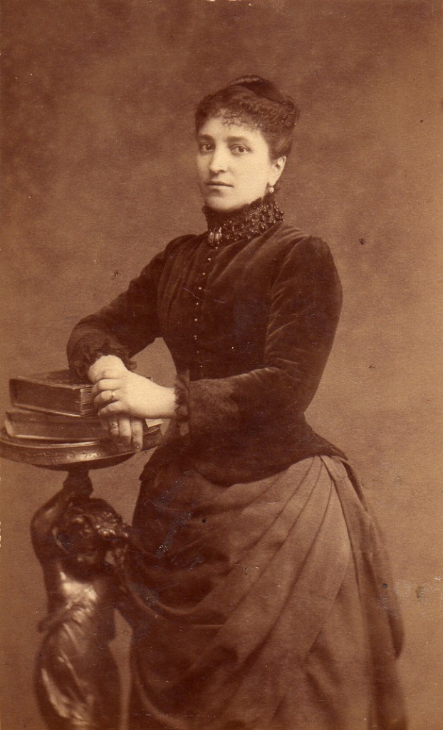 Anne Izarn (1844- 1904), épouse Velzy, photo Provost, Perpigna
