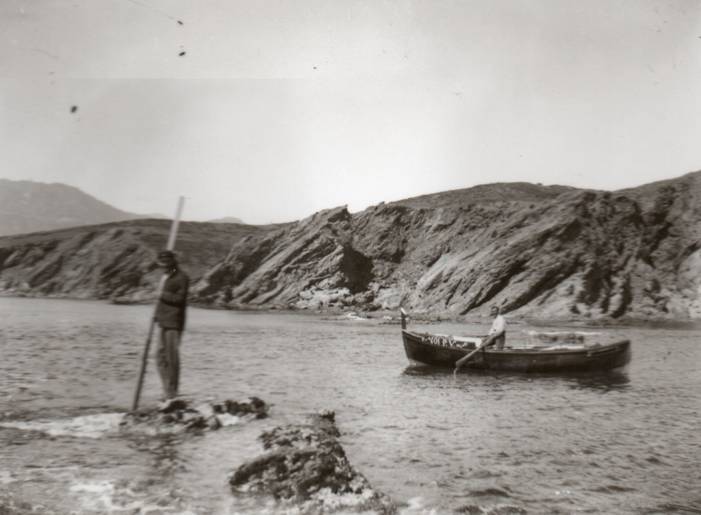 Activité sur la côte rocheuse.