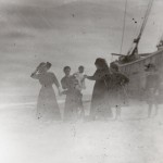 Femmes au bord d'une barque, 1900.