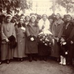 Fête régionaliste à Perpignan vers 1925 devant l'usine Diogène.