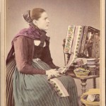 femme suisse brodeuse de rubans
