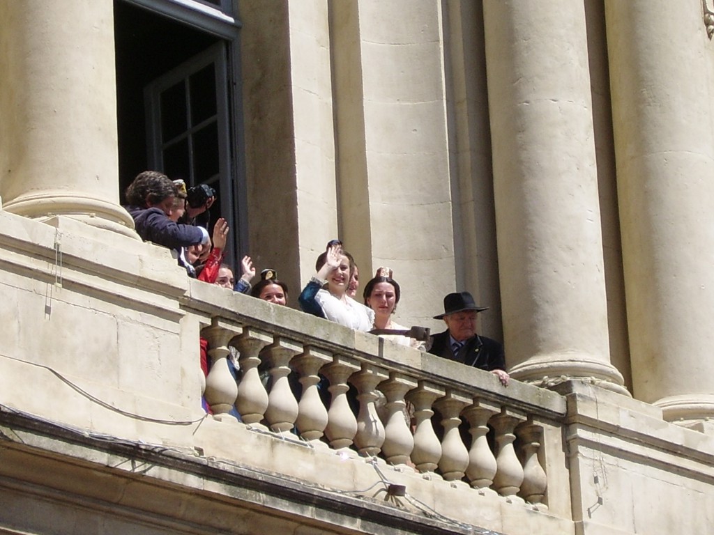 La Reine d'Arles au balcon !