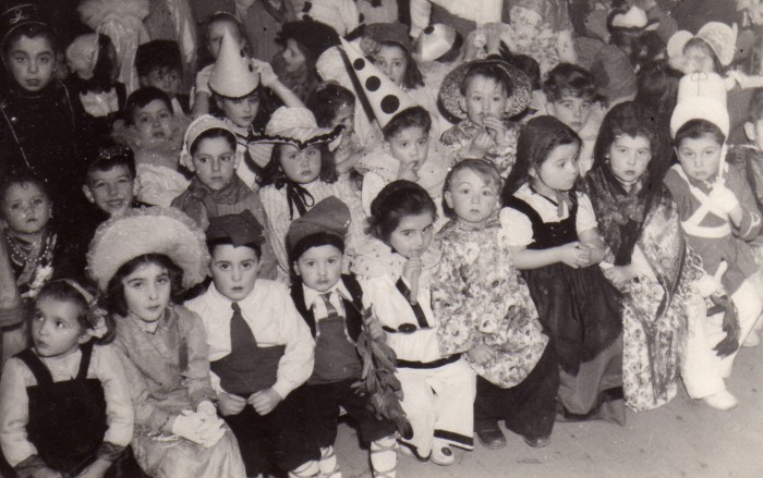 Bal d'enfants pour le carnaval de Perpignan début XXe s. 