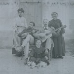 Membres de l'Estudiantina Catalana en famille. Perpignan vers 1890.