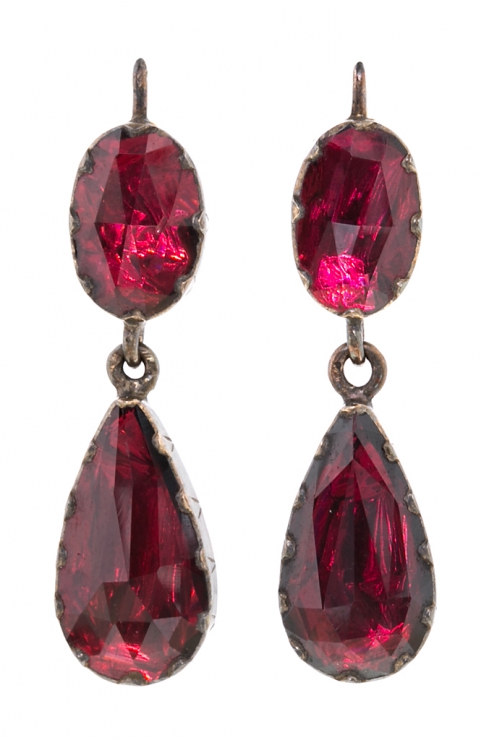Boucles d'oreilles XIXe en Grenat de Perpignan Boucles d'oreilles XIXe en Grenat de Perpignan