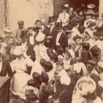 Sortie de l'église de Rivesaltes lors d'un mariage en 1905