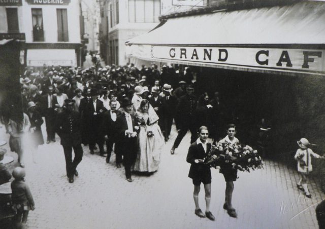 cortège des Jeux floraux de Perpignan en 1930. 