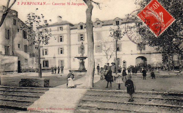 Place du Puig, quartier Saint Jacques de Perpignan. 