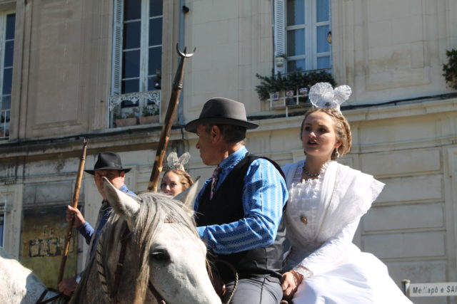 Naïs LESBROS, nouvelle Reine d'Arles