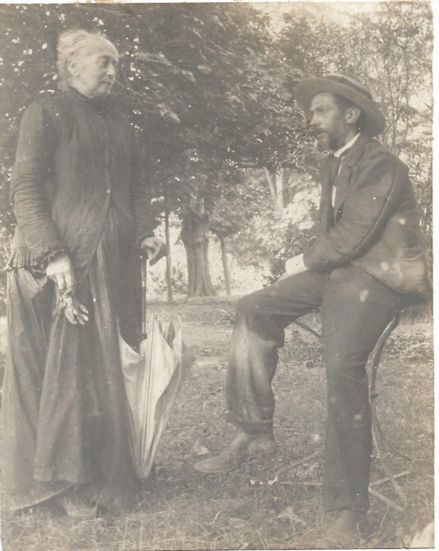 Madame SEBE et Henri SEBE son fils. 