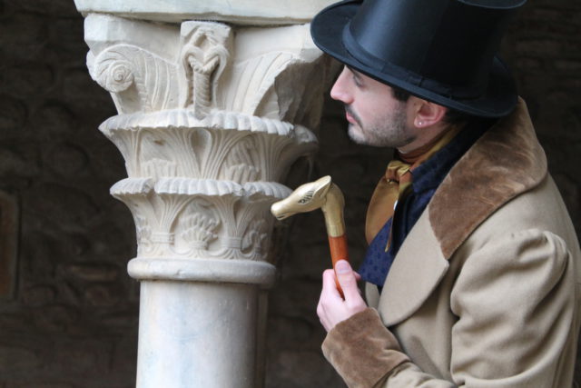 inspection d'un chapiteau du cloître par Prosper Mérimée 